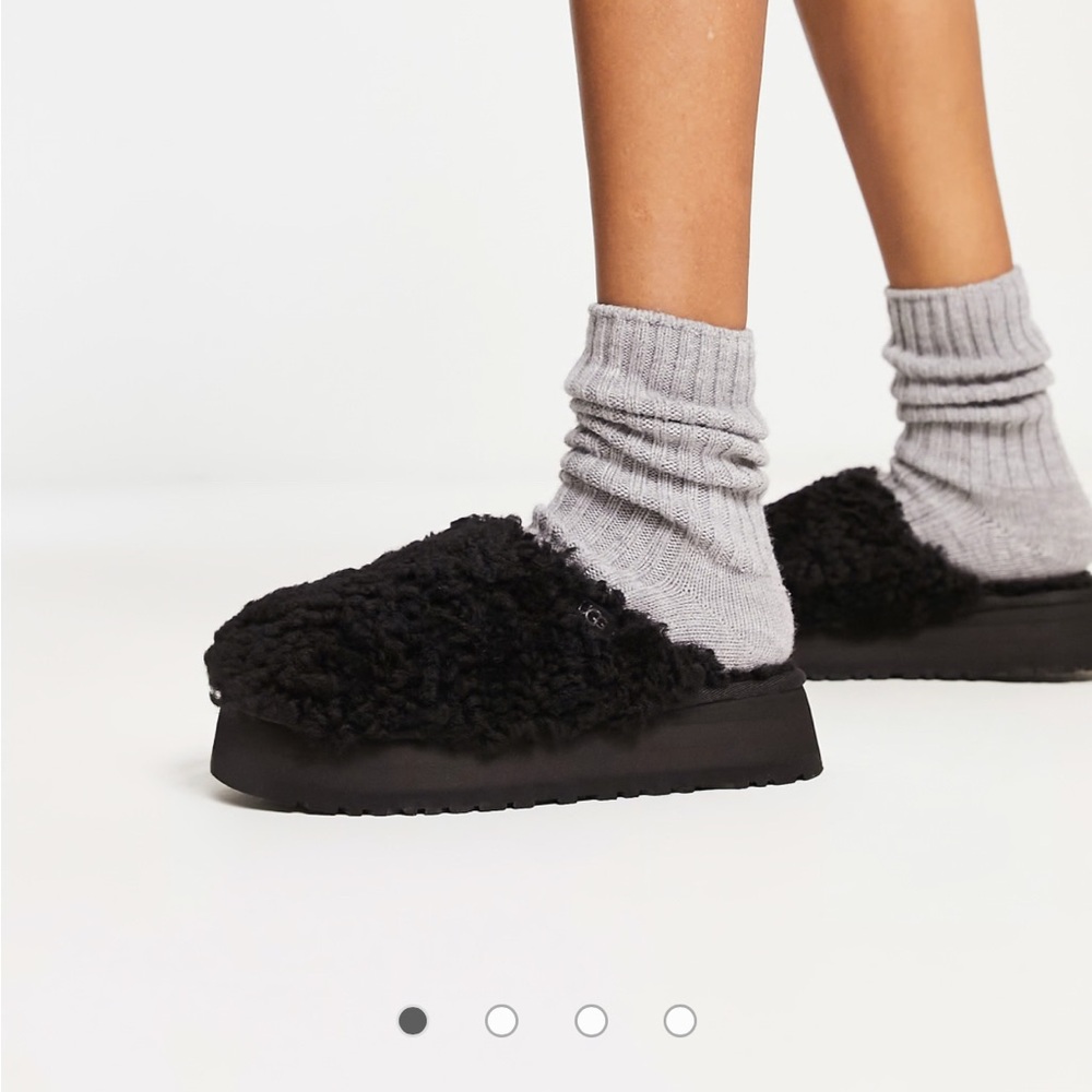 UGG Maxi Curly Platform slides in black